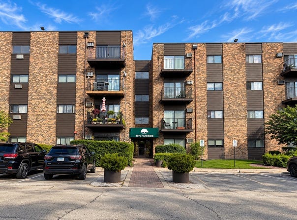 8970 N Parkside Avenue, Des Plaines, IL 60016