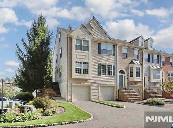 876 Somerset Court, Ramsey, NJ 07446