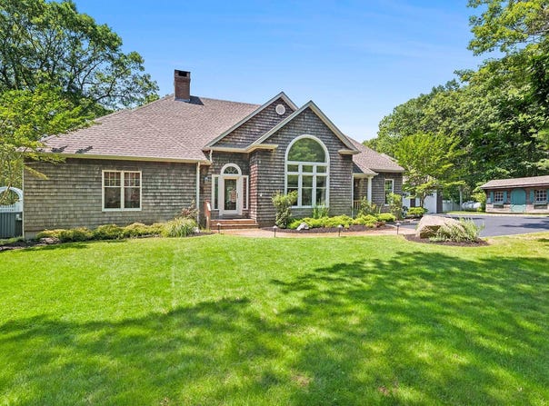 8 Landfall Circle, East Hampton, NY 11937