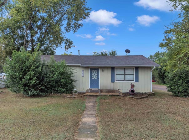 605 Melba Avenue, Gladewater, TX 75647