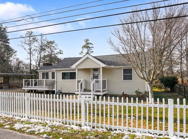 6498 CHURCH ST, CHINCOTEAGUE, VA 23336