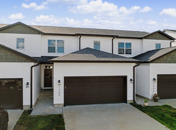 1209 E 28th Street, Norwalk, IA 50211