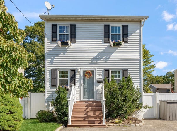 422 Myrtle Avenue, West Islip, NY 11795