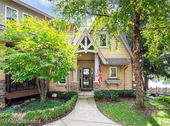 462 Pondview Lane, Milford Vlg, MI 48381