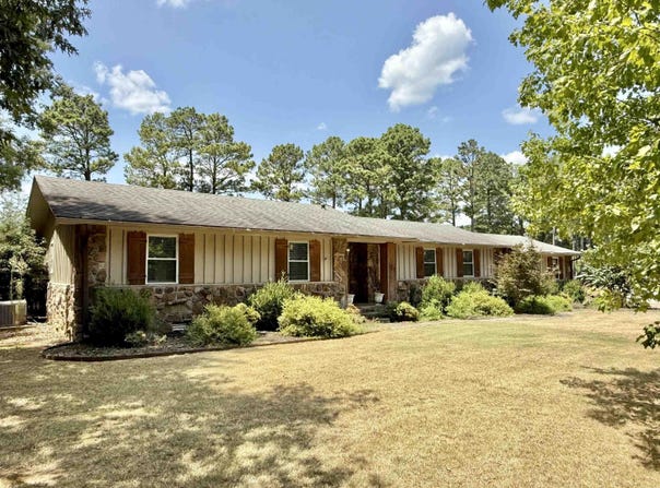 121 LongLeaf Dr, Searcy, AR 72143-6926