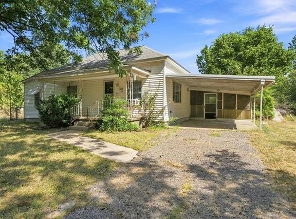 404 E Beach Street, Henryetta, OK 74437