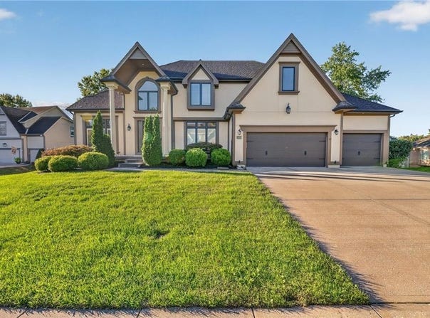 4549 W 141st Terrace, Leawood, KS 66224