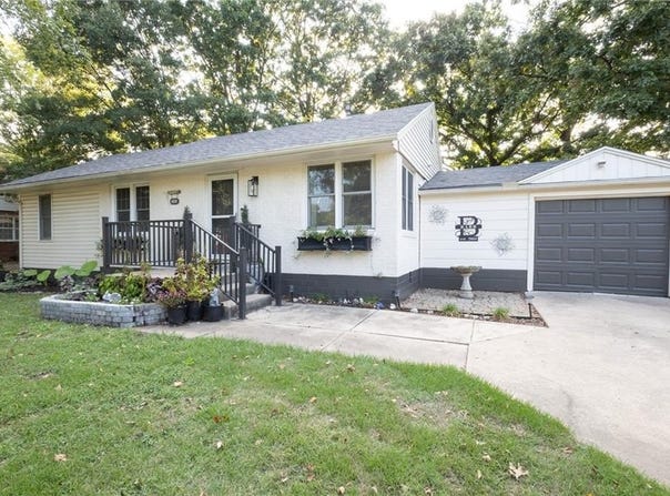408 Warwick Street, Coffeyville, KS 67337