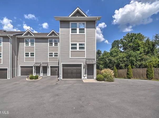2802 W Walnut Street, Johnson City, TN 37604