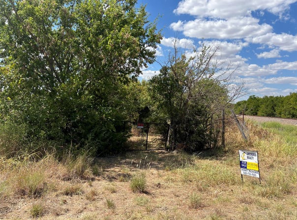 383 Pierce Road, Henrietta, TX 76365