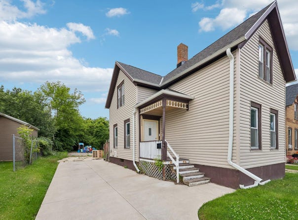 1222 Summit Ave, Racine, WI 53404