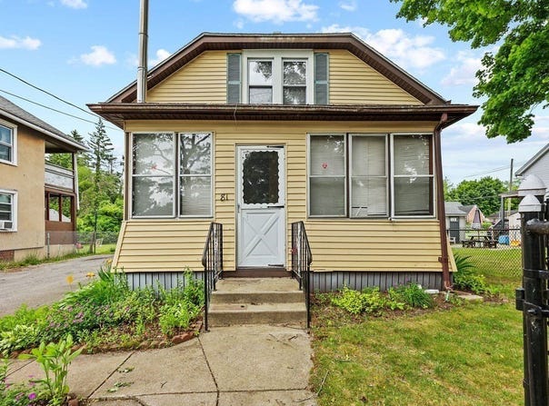 81 Healey St, Springfield, MA 01151