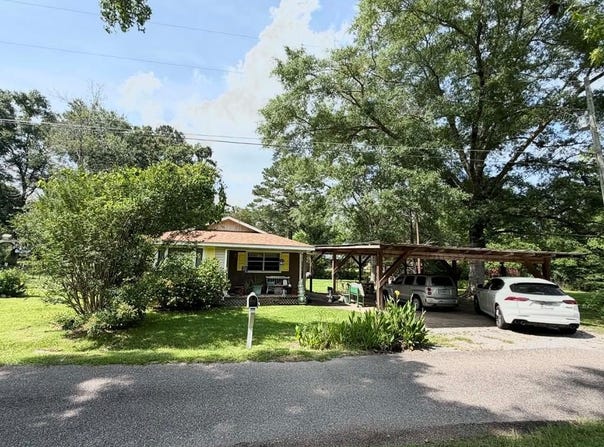 23 Parkers Rd, LAUREL, MS 39443