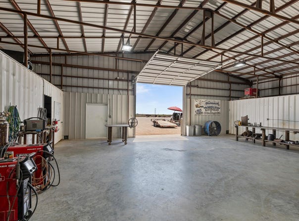 1563 Highway 82, Plains, TX 79355