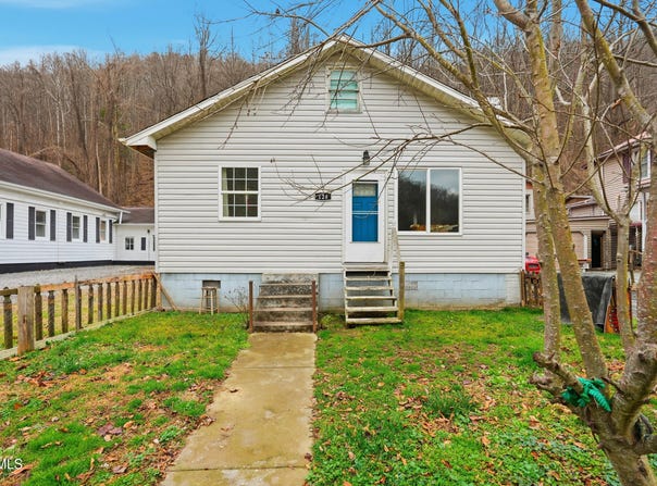 124 Clinchco Main Street, Clinchco, VA 24226