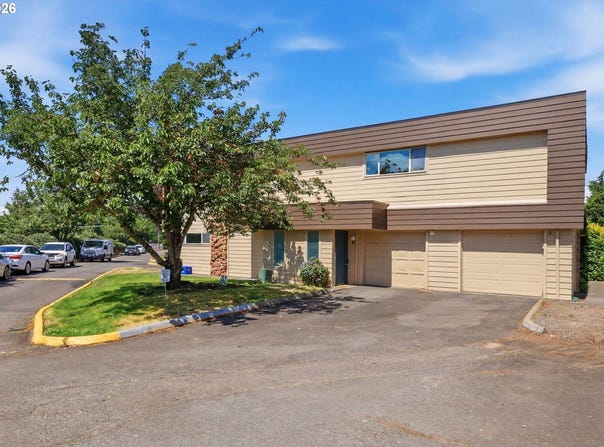 2727 GATEWAY St, Springfield, OR 97477