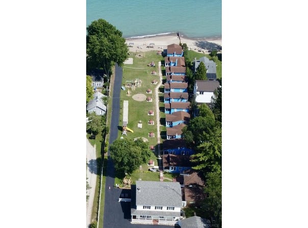 8949 Lakeshore Rd, Lexington, MI 48450