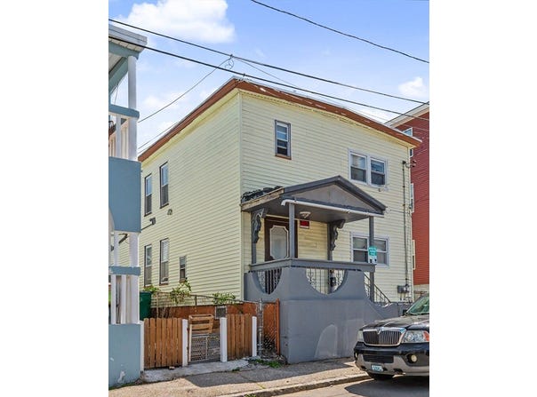 18 Pleasant St, Lowell, MA 01852