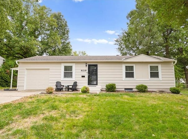 9219 W 100th Street, Overland Park, KS 66212