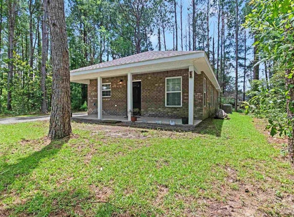 10 Middleton Ln, Atmore, AL 36502