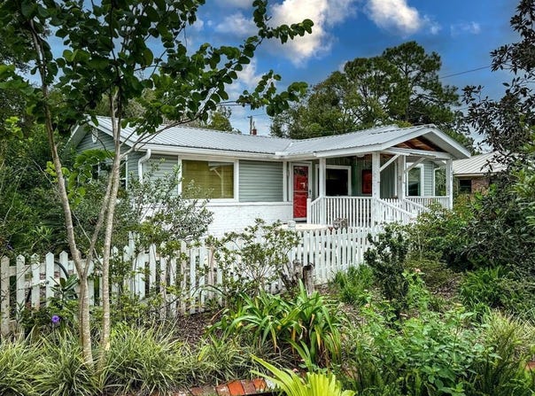121 Ave D, Apalachicola, FL 32320