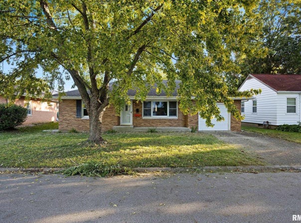 813 E ELM Street, Bloomington, IL 61701