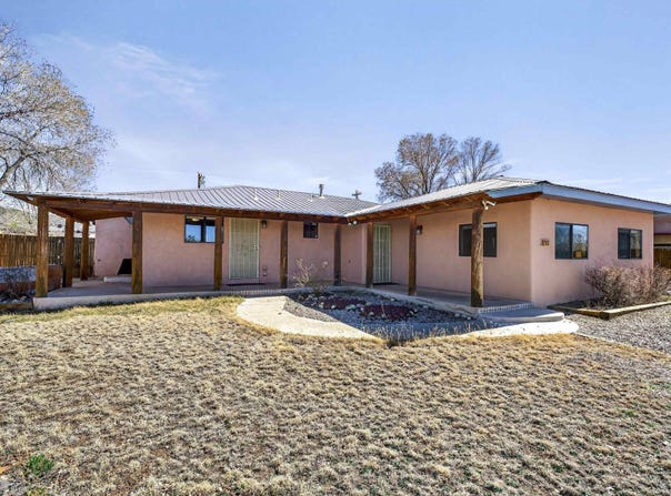 711 Cavalry Court, Taos, NM 87564