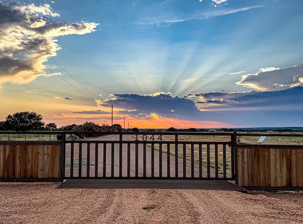 1044 Jacoby Lane, Hext, TX 76848