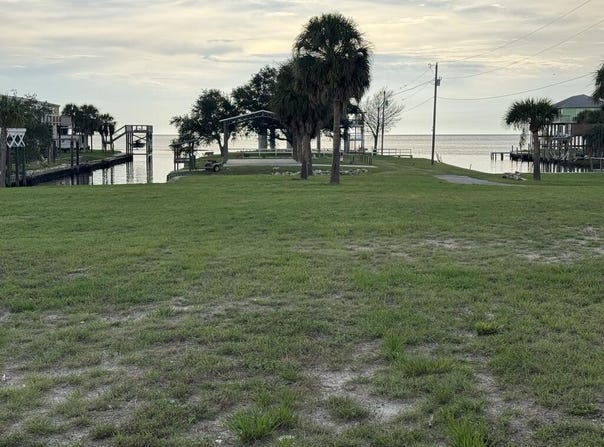 6 3rd St, Horseshoe Beach, FL 32648