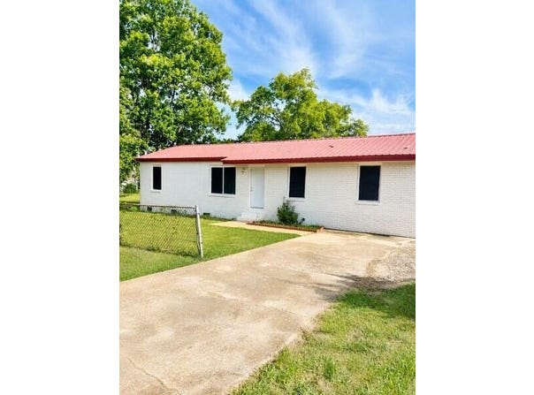 402 E Main, Okolona, MS 38860