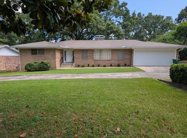 7023 W Markham, Little Rock, AR 72205