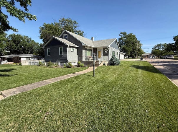 942 Union Ave, Hebron, NE 68370