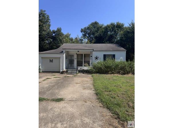 809 Manila, Wake Village, TX 75501