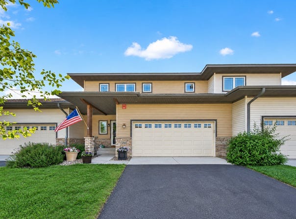 1245 Vernon Drive, Carver, MN 55315