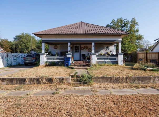 312 W Laurel St, Sedan, KS 67361