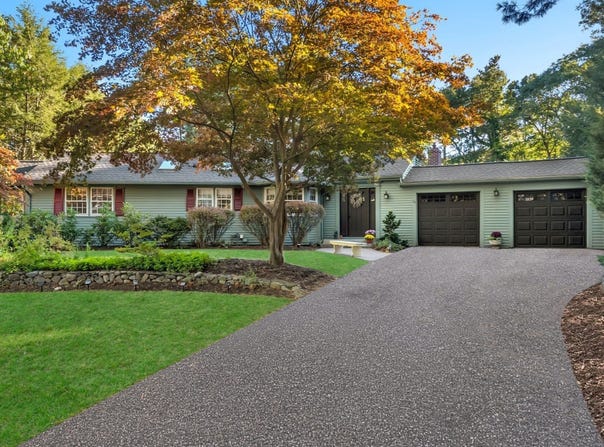 44 Pequot Rd, Wayland, MA 01778