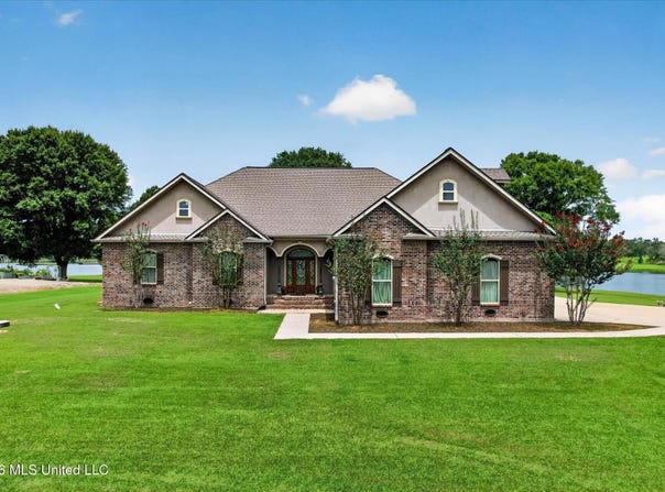 6 Lunker Lane, Poplarville, MS 39470