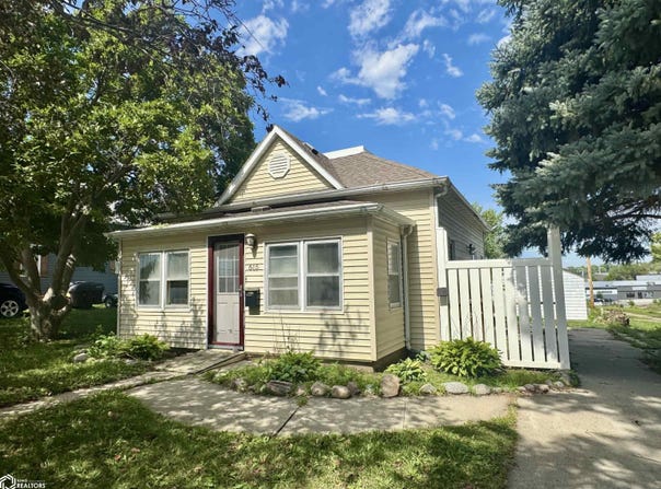 615 E 5th Street, Carroll, IA 51401