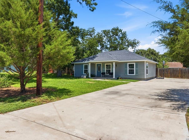 554 W Austin, Luling, TX 78648