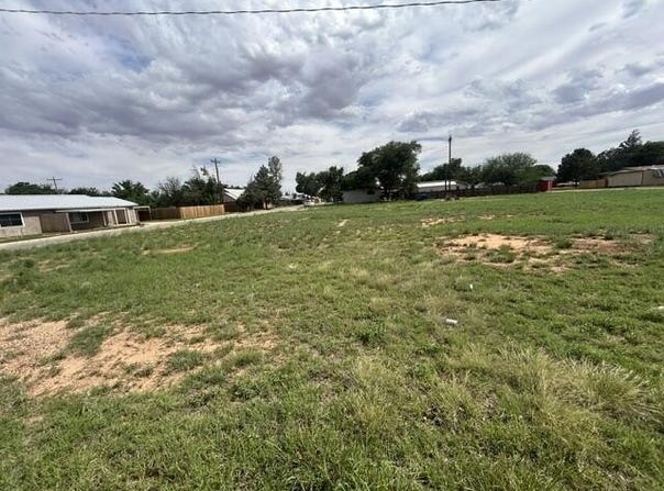202-208 E Stanolind Street, Sundown, TX 79372