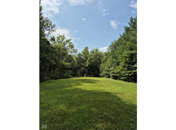 Angle Road, Columbus, IN 47201