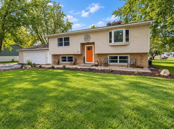 N5889 Lakeview Ct E, Onalaska, WI 54650