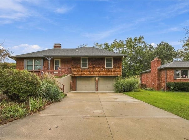6009 N Wyandotte Street, Gladstone, MO 64118
