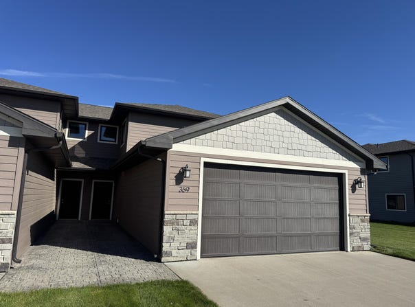 369 26th St SE, Huron, SD 57350