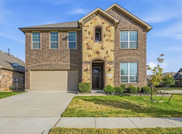1933 Steppe Trail Drive, Aubrey, TX 76227