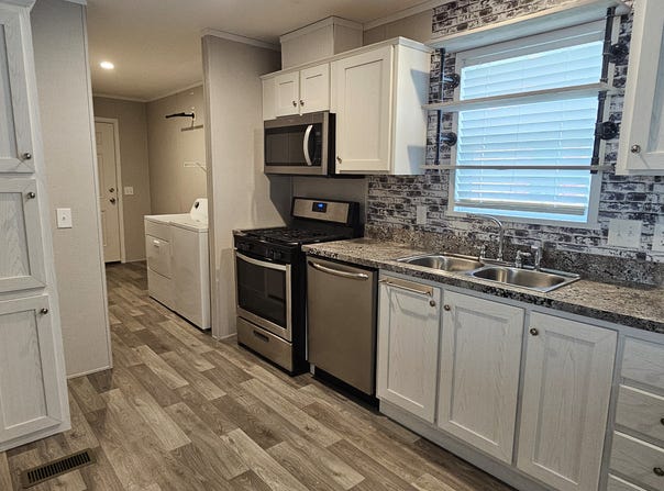 141 Birch Ct, Belleville, MI 48111
