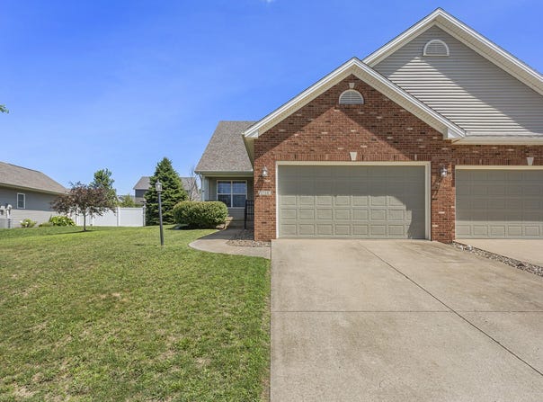 1710 Timber Wolf Lane, Mahomet, IL 61853
