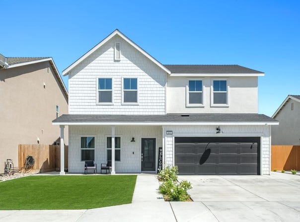 452 University Drive, Lemoore, CA 93245
