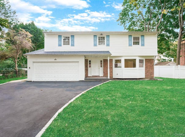 6 Shire Court, Greenlawn, NY 11740