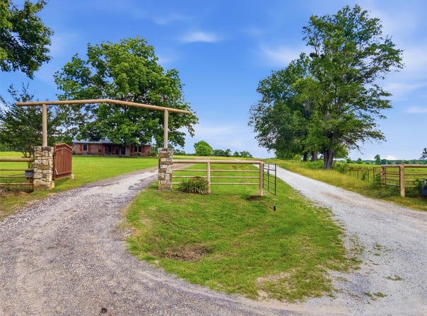 1663 County Road 1405, Bogata, TX 75417